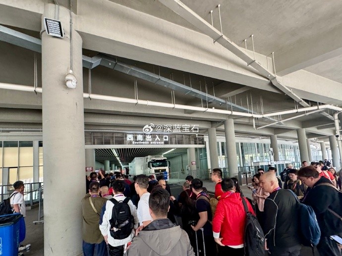 盛況空前！記者曬照：距離中澳之戰(zhàn)還有三小時，現(xiàn)場記者已超百名