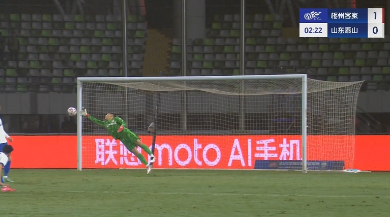 梅州開場2分鐘1-0泰山！茹子楠不停球抽射世界波攻破王大雷大門
