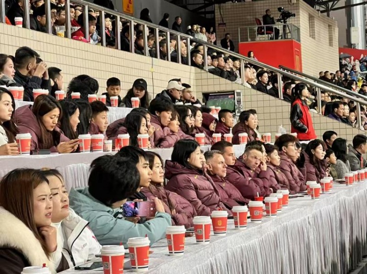 北青體育：中國女足現(xiàn)身中甲賽場，觀看重慶銅梁龍vs遼寧鐵人