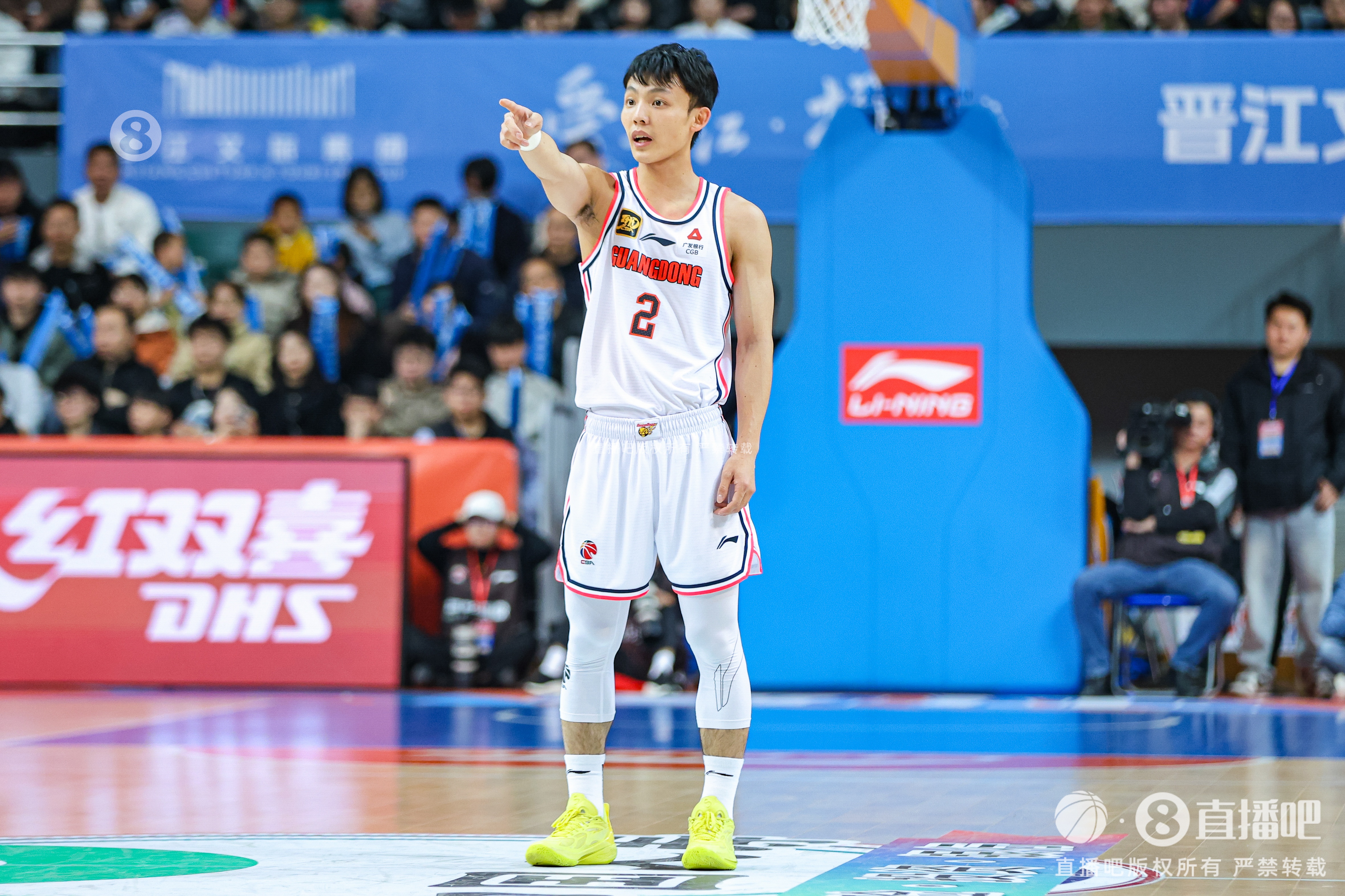 手熱！徐杰打滿首節(jié)5中4拿到10分2助 正負值+17