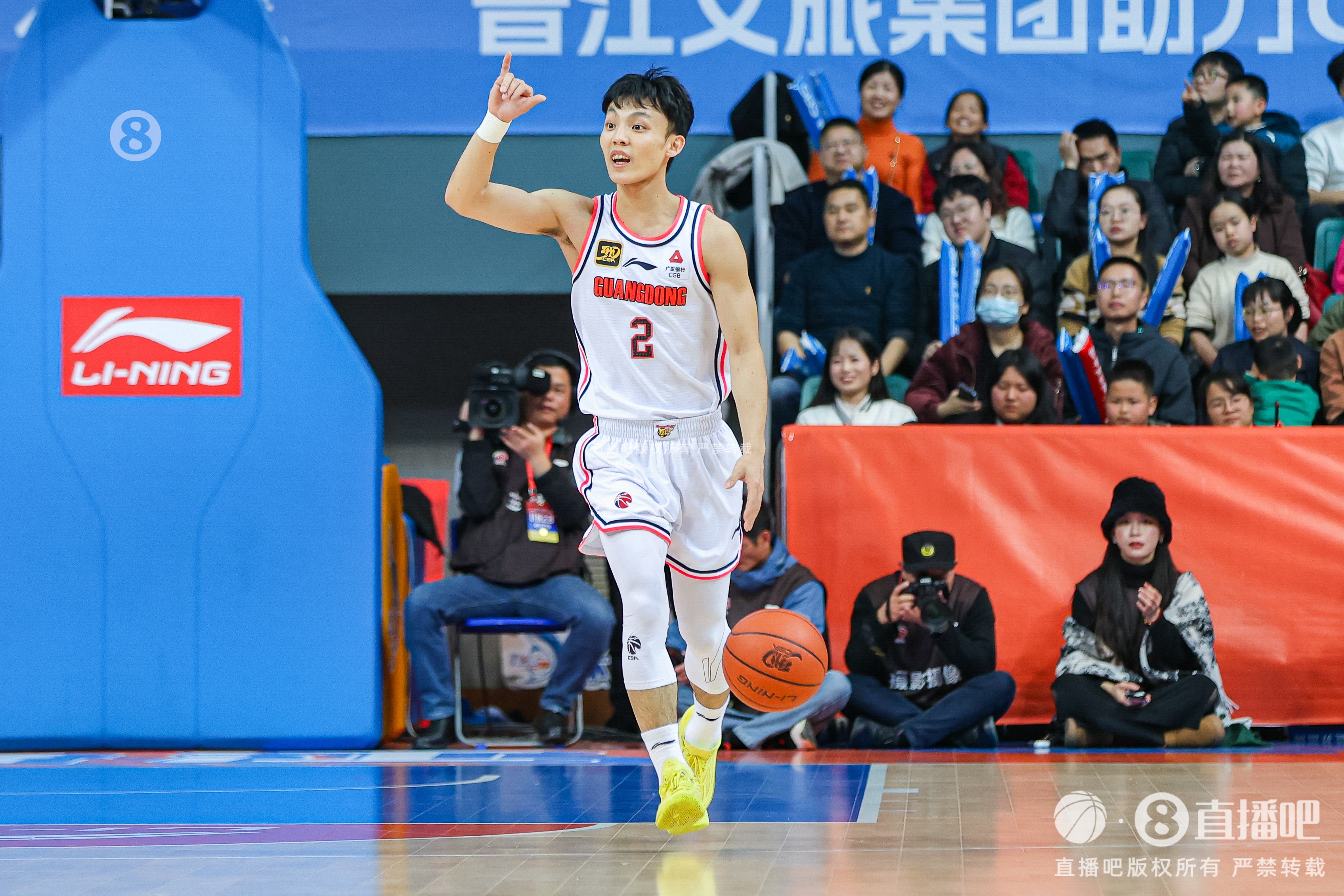 打得輕松！徐杰9中4拿到12分3板6助1斷