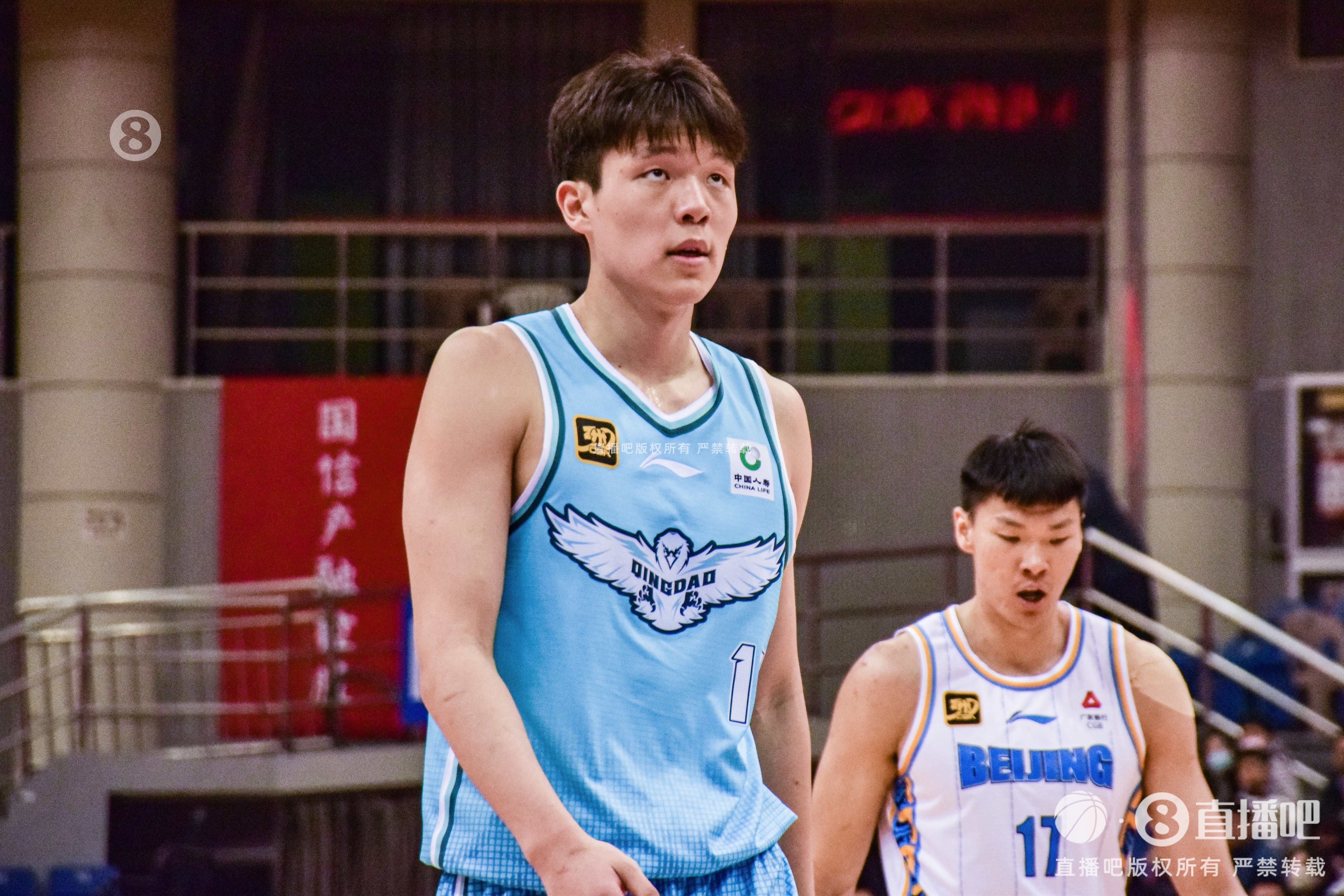 內(nèi)線攻防俱佳！楊瀚森半場10分鐘4中3砍9分11板&另有3斷2帽
