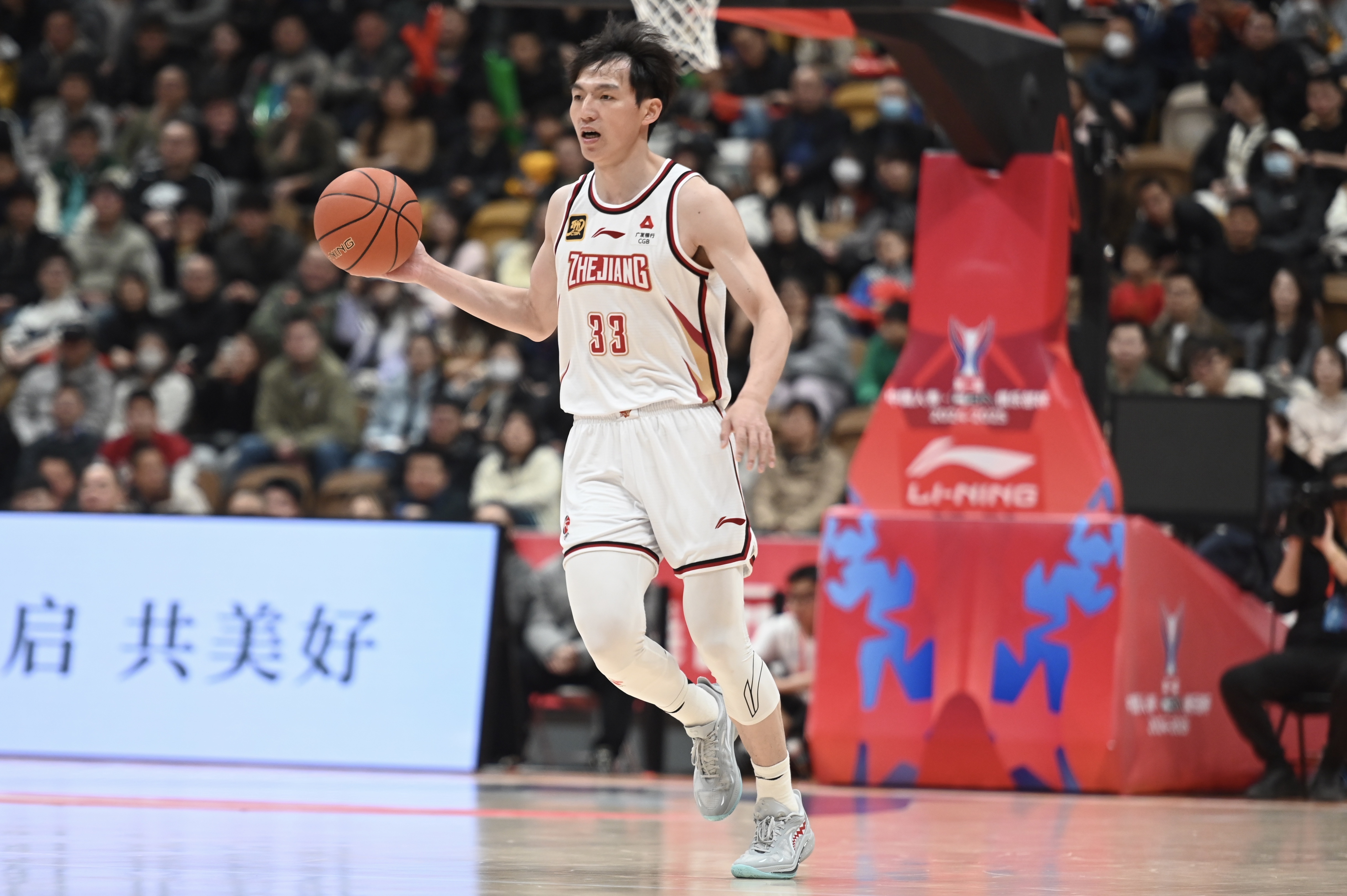 雙槍表現(xiàn)不錯(cuò)！吳前和陸文博均9中5&三分合計(jì)15中7合砍30分