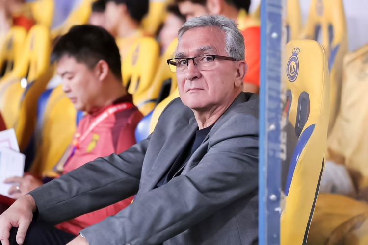 媒體人：國(guó)足變陣4231可能性不大，陣中僅3人能打后腰不夠用